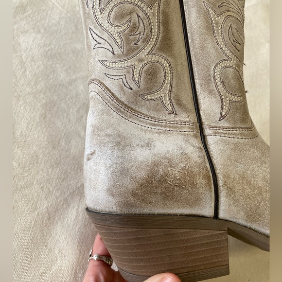 Sterling River Boots Chic Tan Crème Coated Western Style Casual Cowboy Boots W12 - Picture 7 of 14